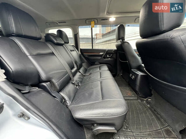 Серый Мицубиси Паджеро Вагон, объемом двигателя 3.2 л и пробегом 230 тыс. км за 9999 $, фото 26 на Automoto.ua