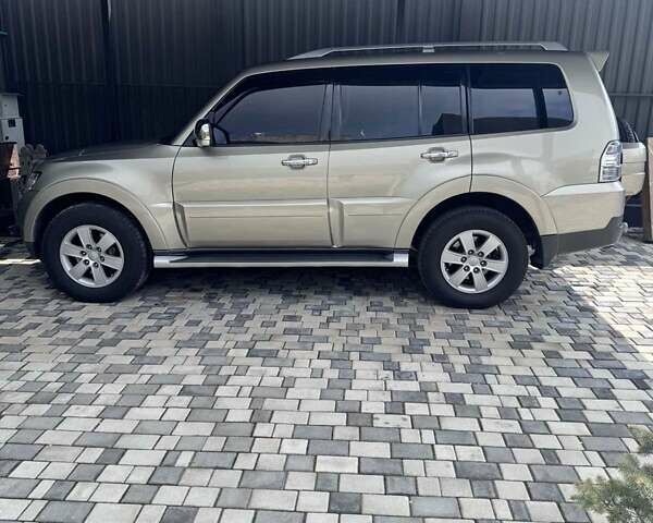 Серый Мицубиси Паджеро Вагон, объемом двигателя 3.2 л и пробегом 270 тыс. км за 13000 $, фото 3 на Automoto.ua