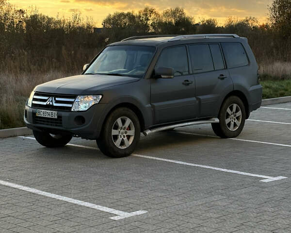 Серый Мицубиси Паджеро Вагон, объемом двигателя 3.2 л и пробегом 800 тыс. км за 8100 $, фото 3 на Automoto.ua