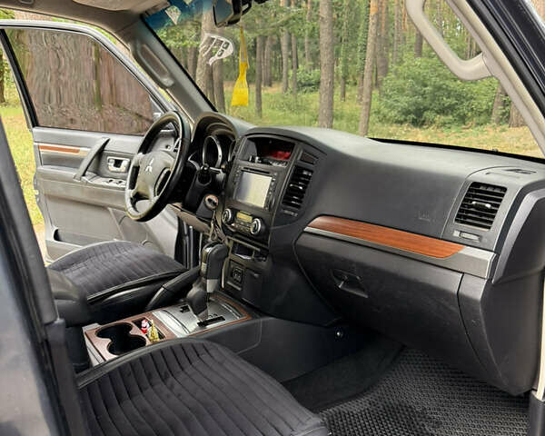 Серый Мицубиси Паджеро Вагон, объемом двигателя 3.83 л и пробегом 218 тыс. км за 11299 $, фото 11 на Automoto.ua