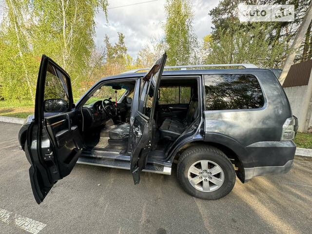 Сірий Міцубісі Паджеро Вагон, об'ємом двигуна 3.2 л та пробігом 298 тис. км за 15000 $, фото 5 на Automoto.ua