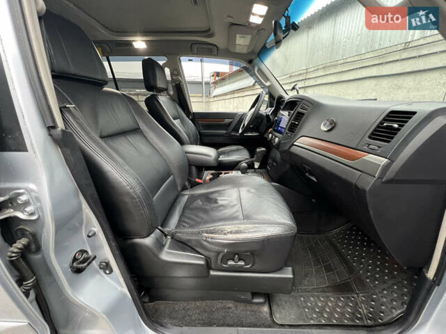 Серый Мицубиси Паджеро Вагон, объемом двигателя 3.2 л и пробегом 230 тыс. км за 9999 $, фото 29 на Automoto.ua