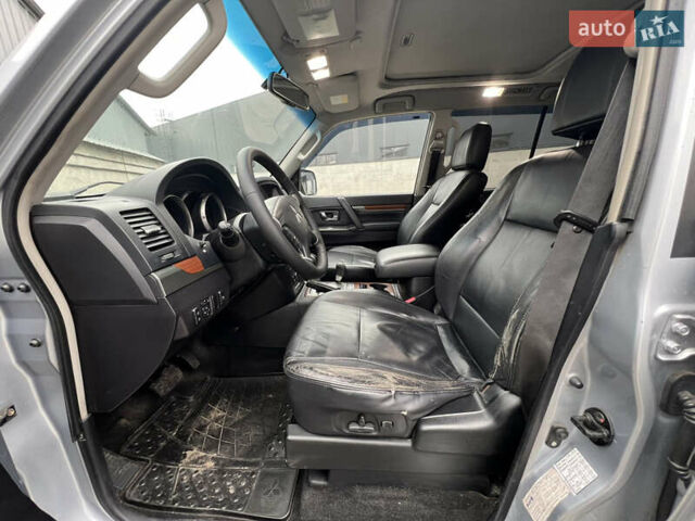 Серый Мицубиси Паджеро Вагон, объемом двигателя 3.2 л и пробегом 230 тыс. км за 9999 $, фото 10 на Automoto.ua