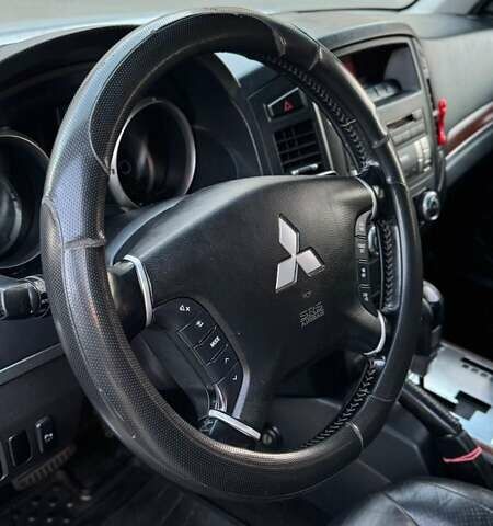 Сірий Міцубісі Паджеро Вагон, об'ємом двигуна 3.2 л та пробігом 218 тис. км за 14500 $, фото 31 на Automoto.ua