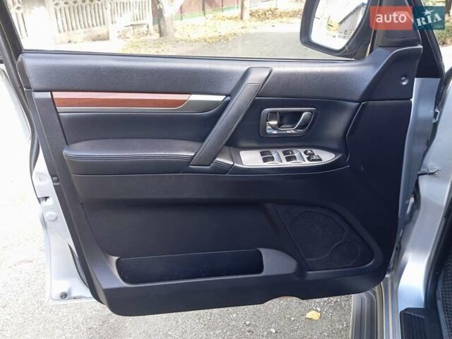 Міцубісі Паджеро Вагон 2008 у Никополе на Automoto.ua Сірий Міцубісі Паджеро Вагон, об'ємом двигуна 2.97 л та пробігом 198 тис. км за 10800 $, фото 30 на Automoto.ua