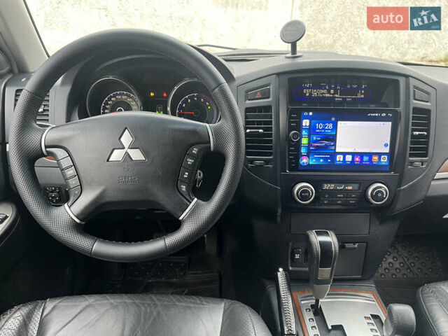 Серый Мицубиси Паджеро Вагон, объемом двигателя 3.2 л и пробегом 230 тыс. км за 9999 $, фото 12 на Automoto.ua