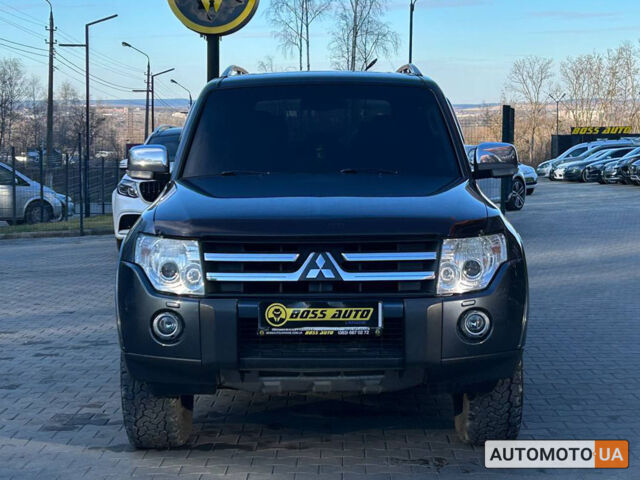 Серый Мицубиси Паджеро Вагон, объемом двигателя 3 л и пробегом 210 тыс. км за 14000 $, фото 1 на Automoto.ua