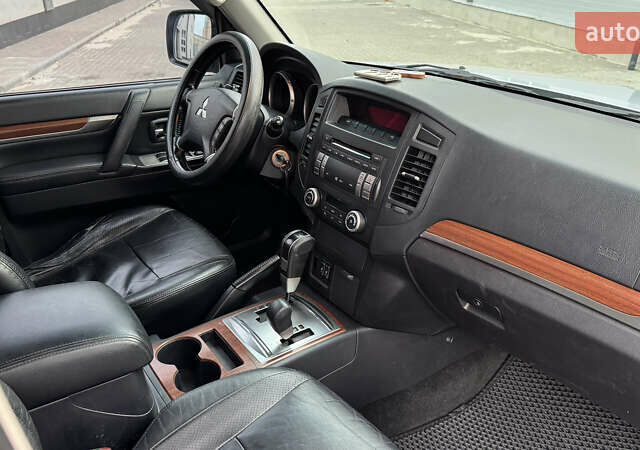 Сірий Міцубісі Паджеро Вагон, об'ємом двигуна 2.97 л та пробігом 230 тис. км за 11200 $, фото 13 на Automoto.ua