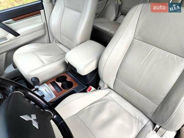 Серый Мицубиси Паджеро Вагон, объемом двигателя 3 л и пробегом 341 тыс. км за 11990 $, фото 51 на Automoto.ua