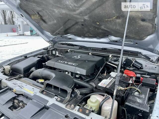Сірий Міцубісі Паджеро Вагон, об'ємом двигуна 3.8 л та пробігом 187 тис. км за 12250 $, фото 61 на Automoto.ua