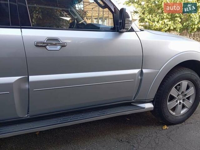 Міцубісі Паджеро Вагон 2008 у Никополе на Automoto.ua Сірий Міцубісі Паджеро Вагон, об'ємом двигуна 2.97 л та пробігом 198 тис. км за 10800 $, фото 27 на Automoto.ua