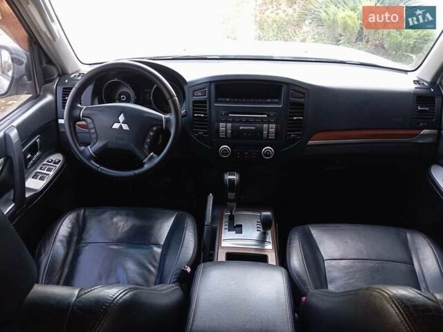Міцубісі Паджеро Вагон 2008 у Никополе на Automoto.ua Сірий Міцубісі Паджеро Вагон, об'ємом двигуна 2.97 л та пробігом 198 тис. км за 10800 $, фото 19 на Automoto.ua