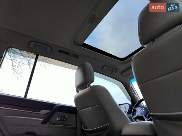 Серый Мицубиси Паджеро Вагон, объемом двигателя 3 л и пробегом 341 тыс. км за 11990 $, фото 45 на Automoto.ua