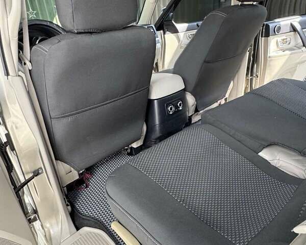 Серый Мицубиси Паджеро Вагон, объемом двигателя 3.2 л и пробегом 270 тыс. км за 13000 $, фото 9 на Automoto.ua