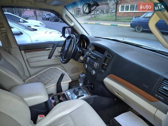 Сірий Міцубісі Паджеро Вагон, об'ємом двигуна 2.84 л та пробігом 340 тис. км за 12000 $, фото 4 на Automoto.ua