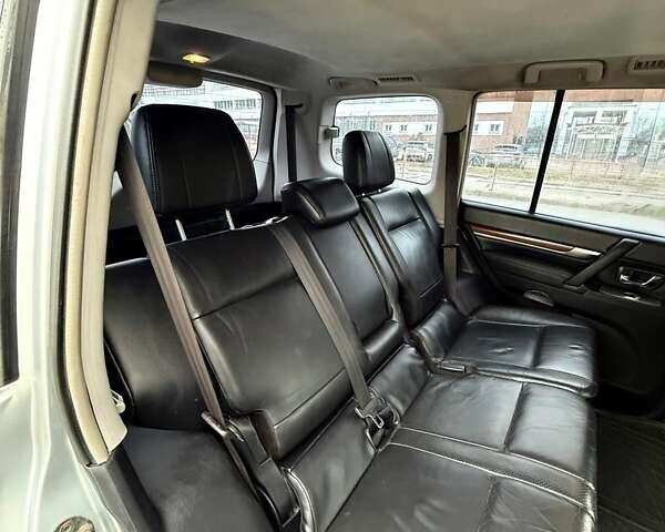 Сірий Міцубісі Паджеро Вагон, об'ємом двигуна 3.2 л та пробігом 180 тис. км за 16500 $, фото 12 на Automoto.ua