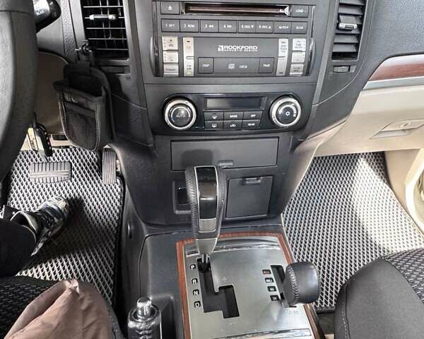 Серый Мицубиси Паджеро Вагон, объемом двигателя 3.2 л и пробегом 270 тыс. км за 13000 $, фото 8 на Automoto.ua