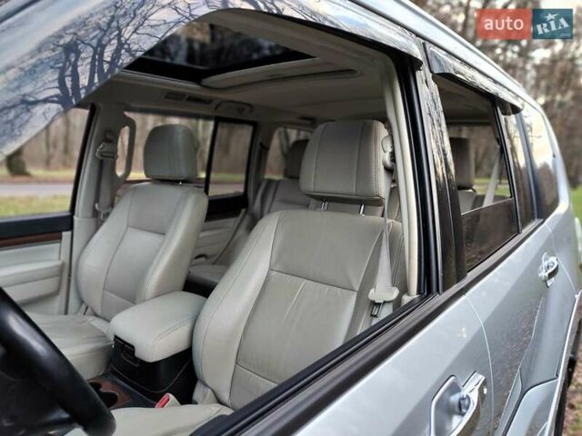 Серый Мицубиси Паджеро Вагон, объемом двигателя 3 л и пробегом 341 тыс. км за 11990 $, фото 3 на Automoto.ua