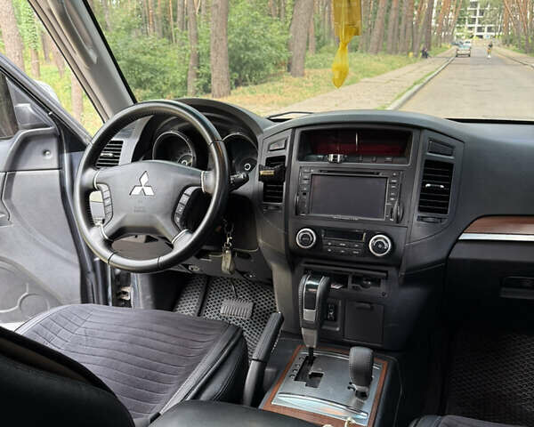 Серый Мицубиси Паджеро Вагон, объемом двигателя 3.83 л и пробегом 218 тыс. км за 11299 $, фото 10 на Automoto.ua
