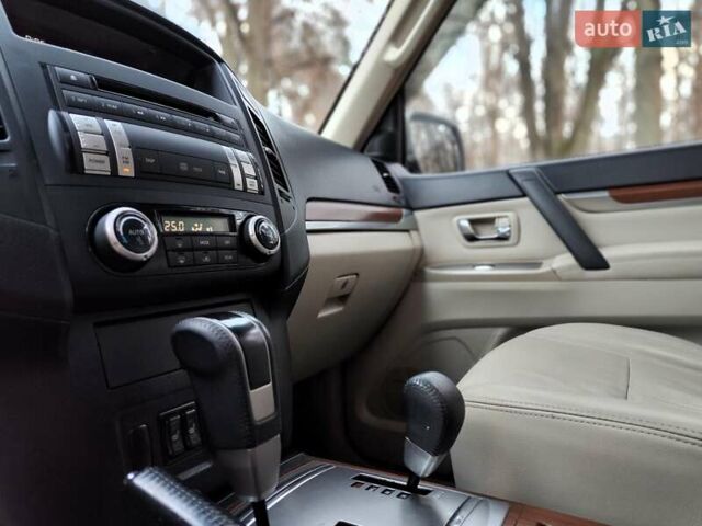 Серый Мицубиси Паджеро Вагон, объемом двигателя 3 л и пробегом 341 тыс. км за 11990 $, фото 50 на Automoto.ua