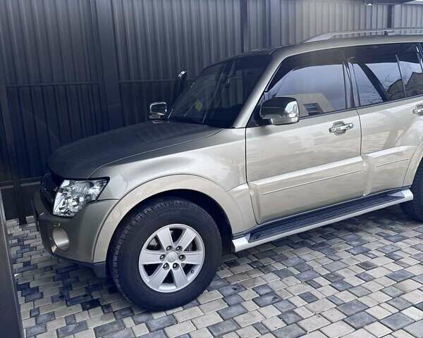 Серый Мицубиси Паджеро Вагон, объемом двигателя 3.2 л и пробегом 270 тыс. км за 13000 $, фото 1 на Automoto.ua