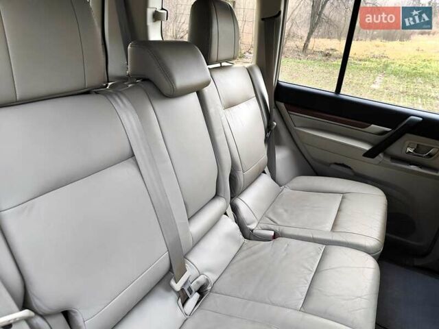 Серый Мицубиси Паджеро Вагон, объемом двигателя 3 л и пробегом 341 тыс. км за 11990 $, фото 46 на Automoto.ua
