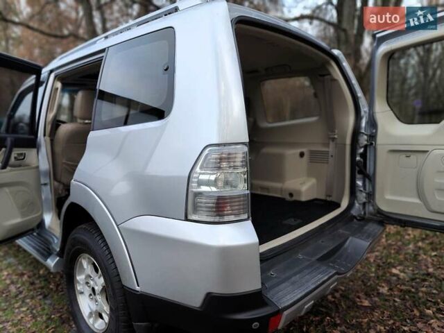 Серый Мицубиси Паджеро Вагон, объемом двигателя 3 л и пробегом 341 тыс. км за 11990 $, фото 16 на Automoto.ua