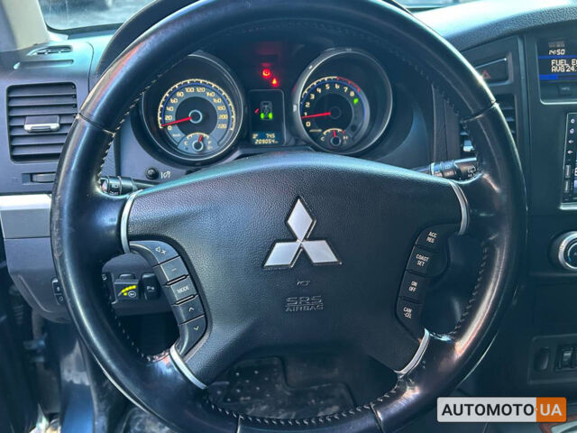 Серый Мицубиси Паджеро Вагон, объемом двигателя 3 л и пробегом 210 тыс. км за 14000 $, фото 9 на Automoto.ua
