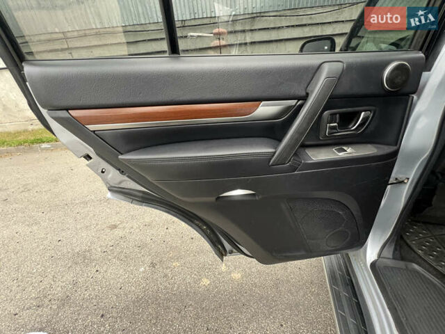 Серый Мицубиси Паджеро Вагон, объемом двигателя 3.2 л и пробегом 230 тыс. км за 9999 $, фото 19 на Automoto.ua