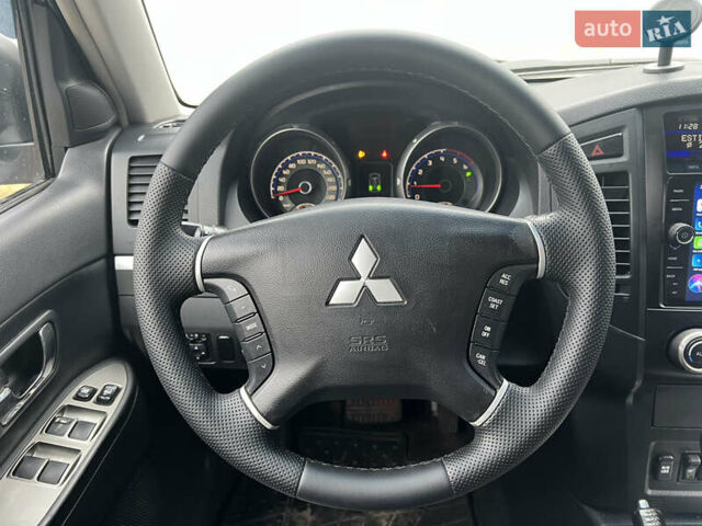 Серый Мицубиси Паджеро Вагон, объемом двигателя 3.2 л и пробегом 230 тыс. км за 9999 $, фото 13 на Automoto.ua