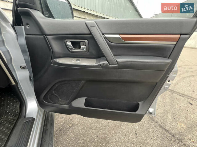 Серый Мицубиси Паджеро Вагон, объемом двигателя 3.2 л и пробегом 230 тыс. км за 9999 $, фото 27 на Automoto.ua