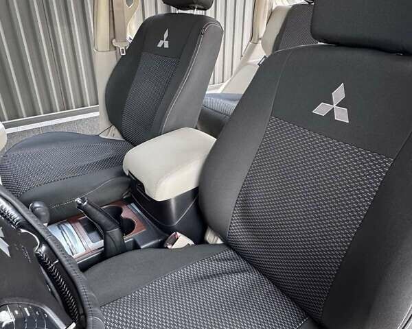 Серый Мицубиси Паджеро Вагон, объемом двигателя 3.2 л и пробегом 270 тыс. км за 13000 $, фото 11 на Automoto.ua