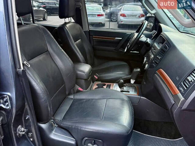 Серый Мицубиси Паджеро Вагон, объемом двигателя 2.97 л и пробегом 245 тыс. км за 9950 $, фото 24 на Automoto.ua