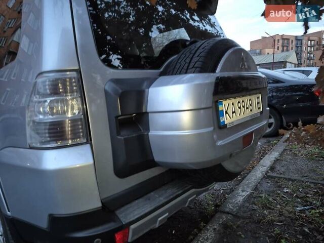 Сірий Міцубісі Паджеро Вагон, об'ємом двигуна 2.84 л та пробігом 340 тис. км за 12000 $, фото 3 на Automoto.ua