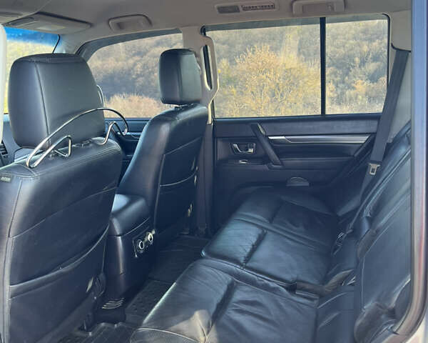 Сірий Міцубісі Паджеро Вагон, об'ємом двигуна 2.97 л та пробігом 295 тис. км за 11800 $, фото 8 на Automoto.ua