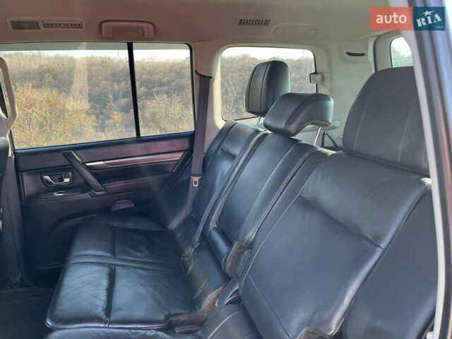 Сірий Міцубісі Паджеро Вагон, об'ємом двигуна 2.97 л та пробігом 295 тис. км за 11800 $, фото 10 на Automoto.ua