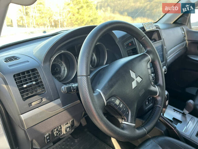 Сірий Міцубісі Паджеро Вагон, об'ємом двигуна 2.97 л та пробігом 295 тис. км за 11800 $, фото 7 на Automoto.ua