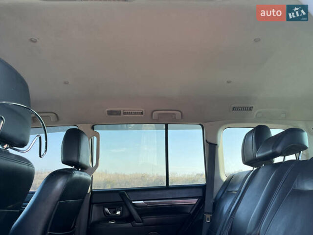 Сірий Міцубісі Паджеро Вагон, об'ємом двигуна 2.97 л та пробігом 295 тис. км за 11800 $, фото 9 на Automoto.ua