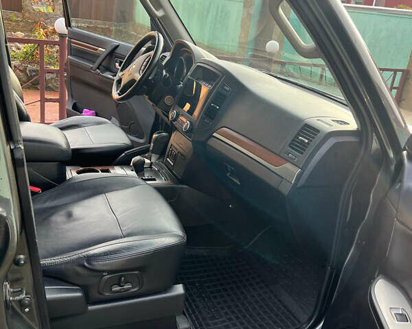 Серый Мицубиси Паджеро Вагон, объемом двигателя 3.2 л и пробегом 220 тыс. км за 17000 $, фото 4 на Automoto.ua