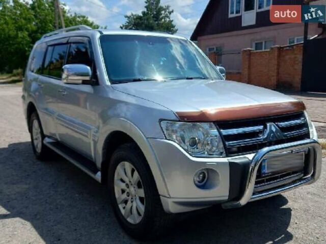 Серый Мицубиси Паджеро Вагон, объемом двигателя 3 л и пробегом 154 тыс. км за 20700 $, фото 2 на Automoto.ua