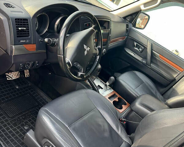 Серый Мицубиси Паджеро Вагон, объемом двигателя 3.2 л и пробегом 220 тыс. км за 17000 $, фото 7 на Automoto.ua