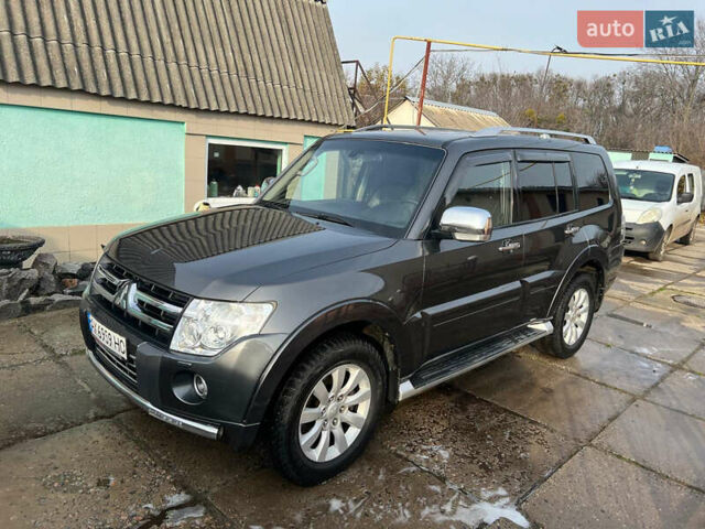 Серый Мицубиси Паджеро Вагон, объемом двигателя 3.2 л и пробегом 220 тыс. км за 17000 $, фото 2 на Automoto.ua