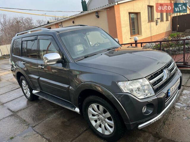Серый Мицубиси Паджеро Вагон, объемом двигателя 3.2 л и пробегом 220 тыс. км за 17000 $, фото 3 на Automoto.ua