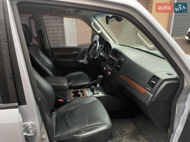 Серый Мицубиси Паджеро Вагон, объемом двигателя 3.2 л и пробегом 270 тыс. км за 16500 $, фото 4 на Automoto.ua
