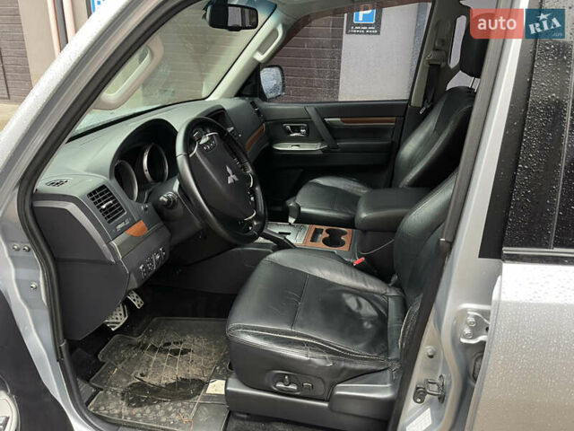 Серый Мицубиси Паджеро Вагон, объемом двигателя 3.2 л и пробегом 270 тыс. км за 16500 $, фото 9 на Automoto.ua