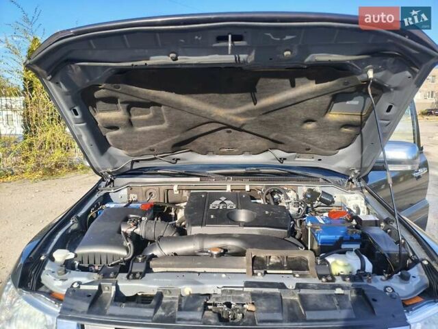 Серый Мицубиси Паджеро Вагон, объемом двигателя 3.2 л и пробегом 130 тыс. км за 19700 $, фото 15 на Automoto.ua