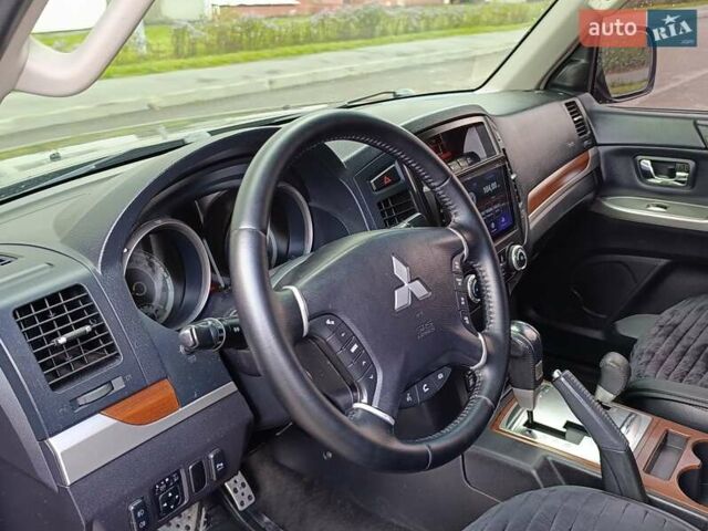 Міцубісі Паджеро Вагон 2013 у Харкові на Automoto.ua Сірий Міцубісі Паджеро Вагон, об'ємом двигуна 3.2 л та пробігом 183 тис. км за 19900 $, фото 12 на Automoto.ua