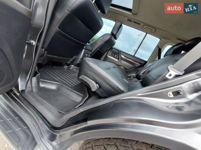 Сірий Міцубісі Паджеро Вагон, об'ємом двигуна 3.2 л та пробігом 126 тис. км за 18000 $, фото 7 на Automoto.ua