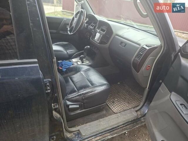Синий Мицубиси Паджеро Вагон, объемом двигателя 3.2 л и пробегом 300 тыс. км за 7200 $, фото 2 на Automoto.ua