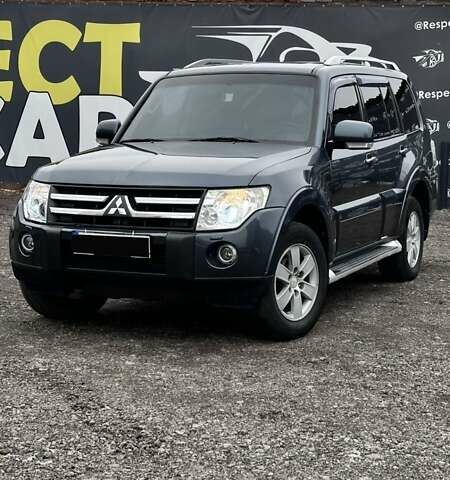 Синий Мицубиси Паджеро Вагон, объемом двигателя 3 л и пробегом 221 тыс. км за 9800 $, фото 2 на Automoto.ua